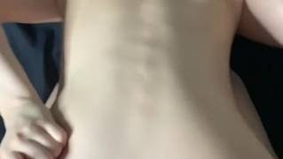 Um casal de jovens gosta de transar no estilo cachorrinho