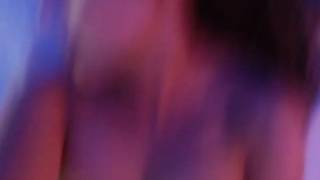 Não sei se os peitos ou a bunda gostosa dela são melhores para o sexo.