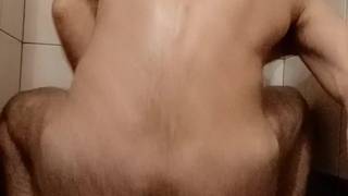 Boysxxx02 se agarra a um vibrador enorme e engole seu esperma Boysxxx02 se agarra a um vibrador enorme e engole seu esperma