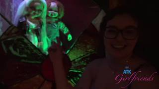 Leana Lovings sempre está de humor para fazer travessuras sexuais