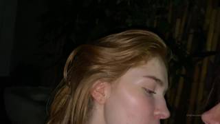 Jia Lissa passa uma noite de paixão com sua namorada no jardim Jia Lissa passa uma noite de paixão com sua namorada no jardim