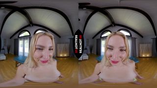 Uma jovem Athlète em uma masturbação rica frente à câmera