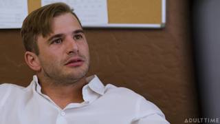 A chefe Maya Woulfe transa com sua funcionária! A chefe Maya Woulfe transa com sua funcionária!