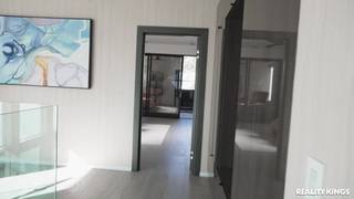 Ricky transa com Ameena por trás enquanto May chupa sua buceta Ricky transa com Ameena por trás enquanto May chupa sua buceta