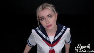 Emily Belle é uma verdadeira maníaca do sêmen e engole tudo