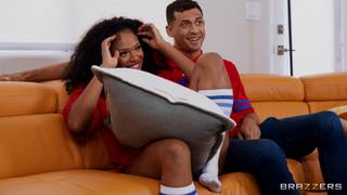 A beldade negra Brianna Moore provoca Alex Jones para fazer sexo A beldade negra Brianna Moore provoca Alex Jones para fazer sexo