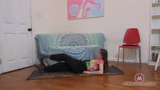 Sia Wood está toda peluda, mas adoramos ver o corpo dela assim