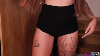 Chloe Good é uma jovem excitada que está se masturbando com um vibrador Chloe Good é uma jovem excitada que está se masturbando com um vibrador