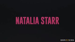 A enfermeira Natalia Starr ajuda Damion Dayski chupando-lhe o pênis