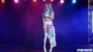 Verás a uma orgulhosa cosplayer japonesa chamada Ria Kurumi