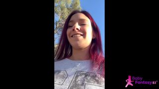 A jovem Babyfantasy83 fode com um cara desconhecido na floresta!