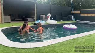 A piscina se converterá no melhor lugar para mamar pica