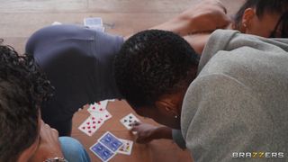 Ryan Reid em um gangbang com vários negros com pênis longos