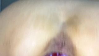 A morena quer nos mostrar sua maneira de se penetrar com um vibrador