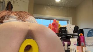 Que interessante brinquedo o que Lulu Blair enfia para se excitar