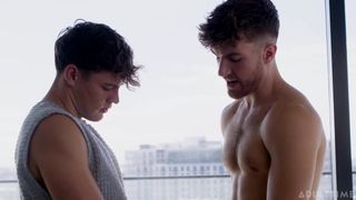 Carter Collins e Oliver Marks metem suas picas numa Fleshlight
