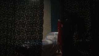 Um filme muito erótico de Cane Honey após a noite cair em casa
