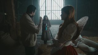 Lucy Huxley e Maximo Garcia fodem no celeiro deitados na palha