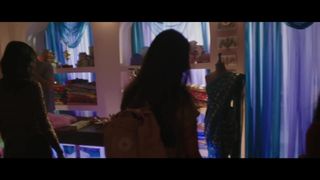 Garota indiana quente é fodida apaixonadamente em uma loja