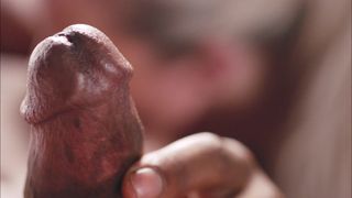 Um vídeo muito erótico mostra o melhor dos seus órgãos sexuais