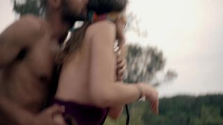 Mickey Mod faz com que Maria Agrado se submeta a ele em público