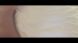 A deusa Joey Fisher em uma espionagem coquete em sua casa!