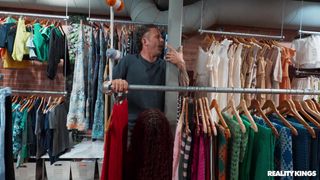 Cecesswetdreams inclina-se para que Scott Nails a possa foder!