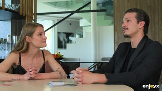 Joe Di Marco desnuda Tiffany Tatum e depois lambe sua buceta peluda