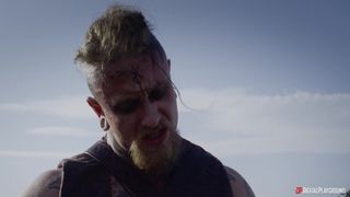 Amirah Adara obriga Bilbo a demonstrar sua lealdade fodendo-a brutalmente