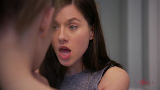 Shyla Jennings tem um encontro sexual especial com Scarlett Sage