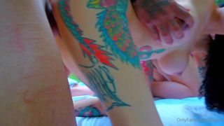 Kitzia Suarez e sua amiga tranny aproveitam todas essas picas