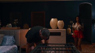 Cory Chase está enjaulada para ser fodida como uma cachorra