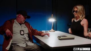 A esposa da máfia Andi Avalon é fodida pelo policial Van Wylde